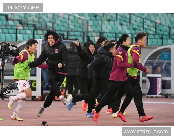 成都足球队比赛经验深度对比分析揭示球队成长与挑战